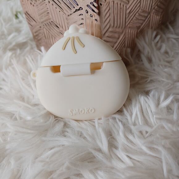 SMOKO Silicone Lil’ B Dumpling Airpod Case Cover In White - Picture 3 of 6